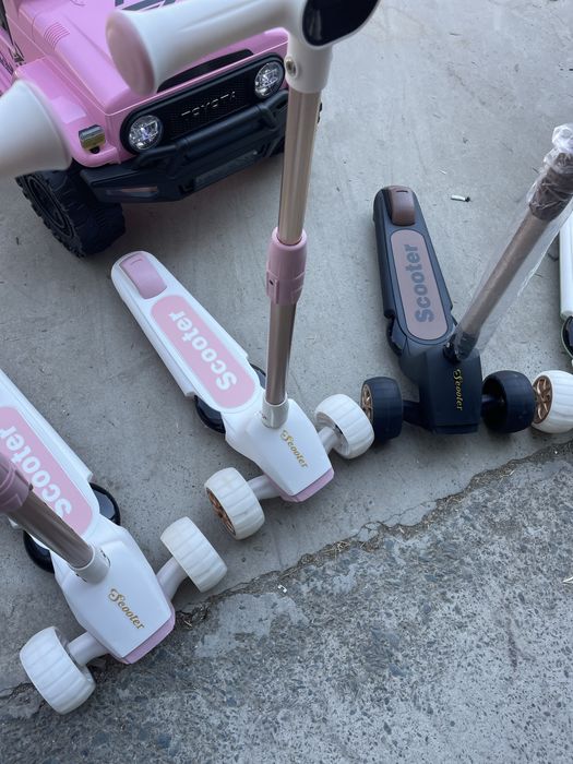 Trotineta pliabila pentru copii cu sunete si proiector LED Pink