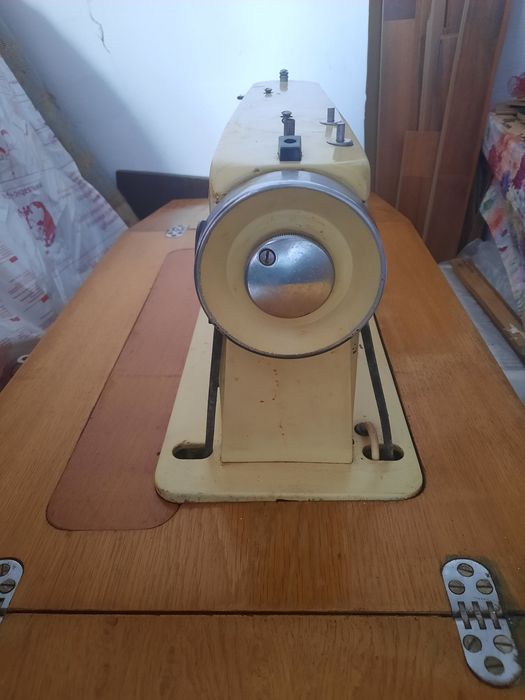 Mașină de cusut Veronica
