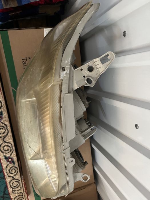 Фары оригинальные Toyota corolla 2004