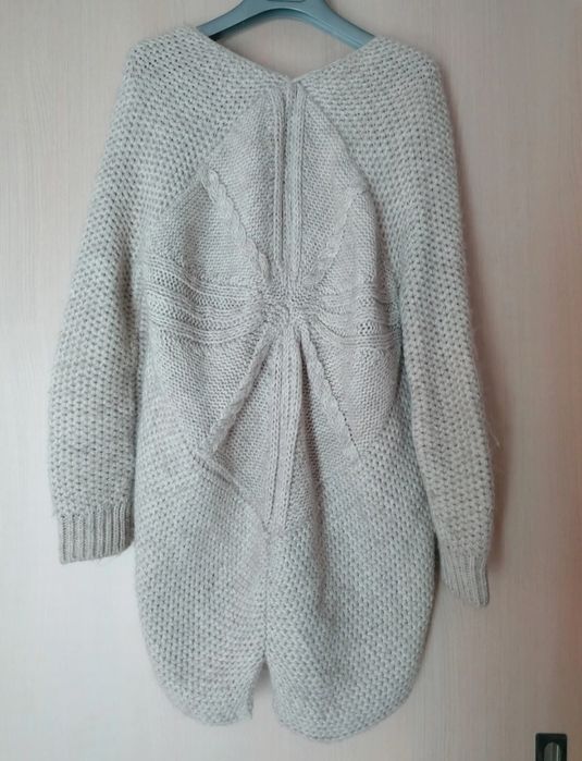 Pulover crem model deosebit