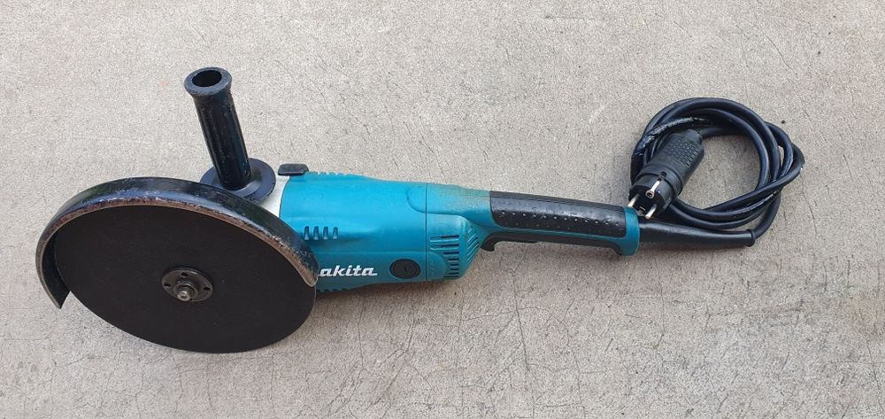 Flex makita 2200w. Model GA9020 S.