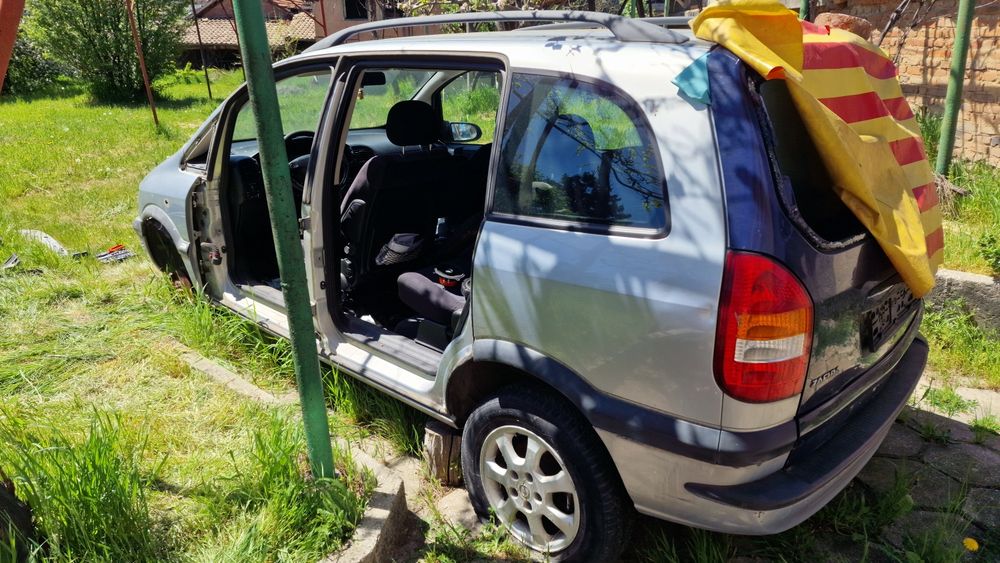 Opel Zafira на части