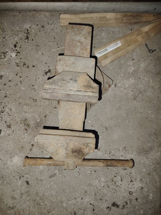 Тиски советские большие