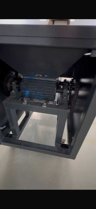 Елеватор транспортьор за смачкване на маса (тесто, пластилин и други)