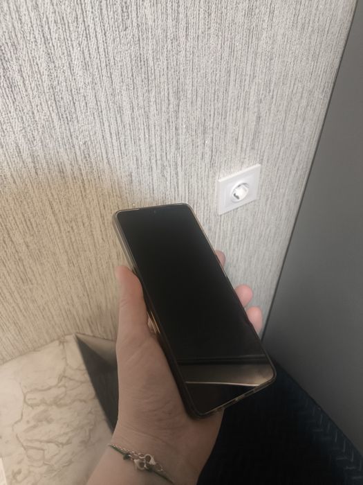 Продам телефон срочно