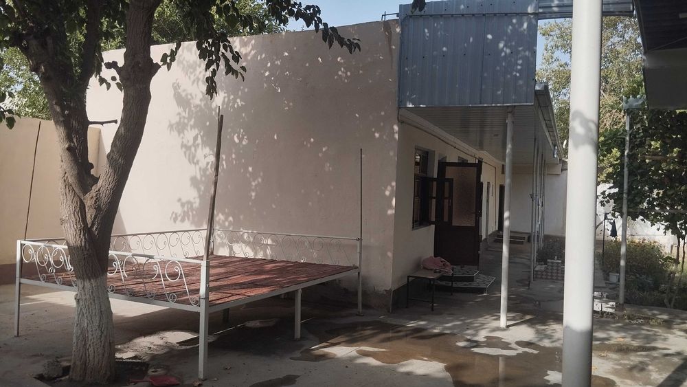 Термез шахарда Без маклер 2 сотикли уй жой сотилади