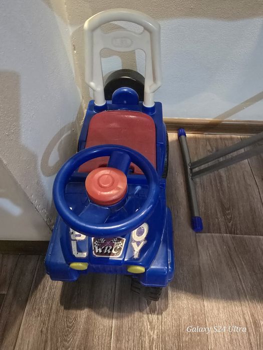 Машинка детская  для мальчиков и девочек