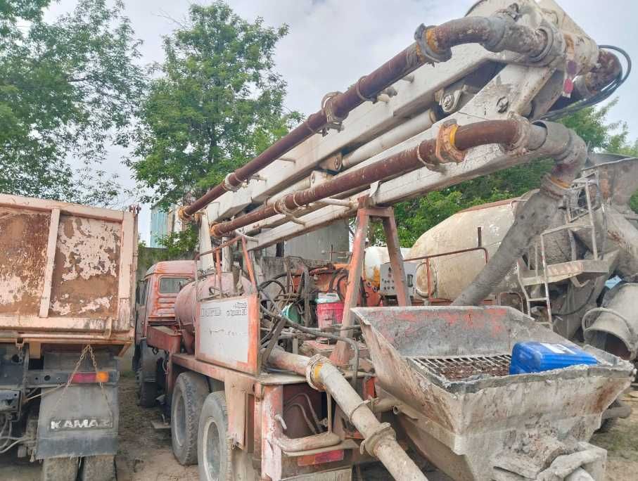 Продам автобетононасос (Слон)