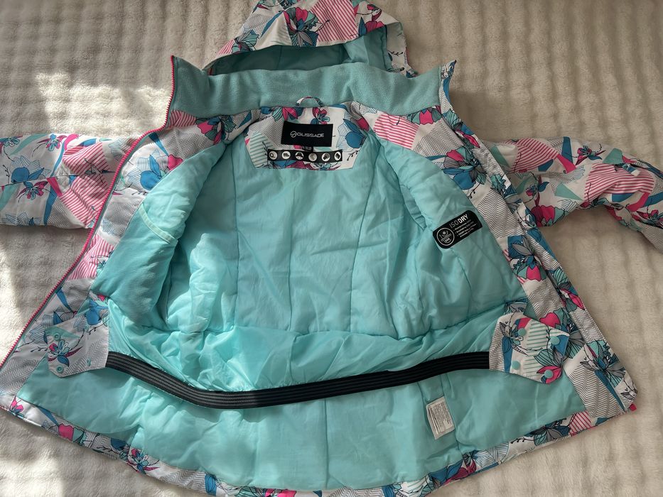 Продам куртку на девочку рост 140-146