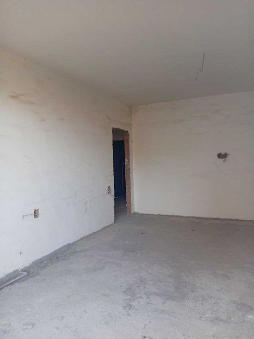 Jizzaxda kvartira sotiladi 4 xonali