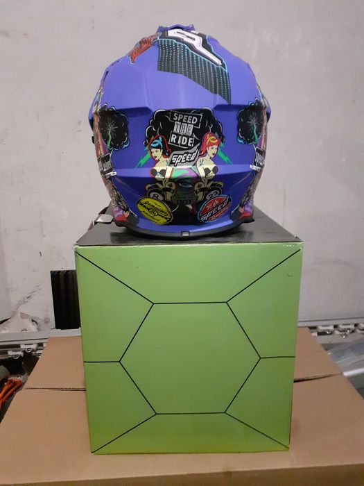 Каска за електрическа тротинетка