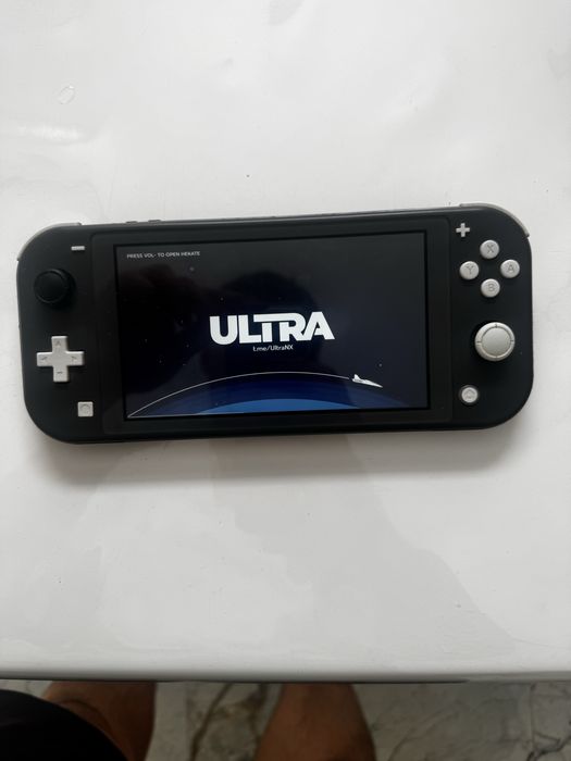 Продам Нинтендо Свитч Лайт