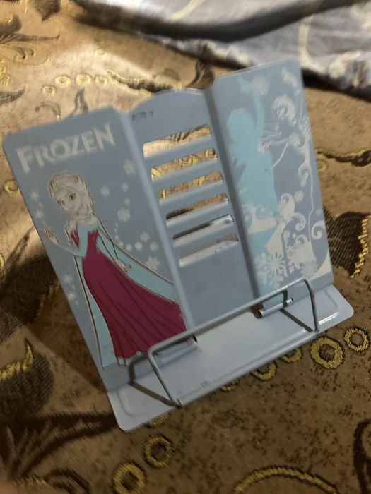 Подставка железная для книг в идеальном состоянии