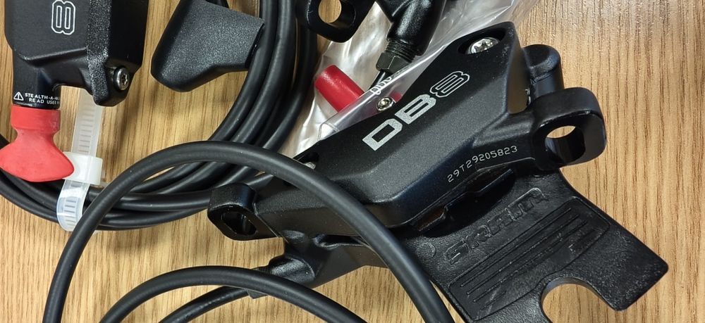 Нови комплект Хидравлични спирачки Sram DB8 - четирибутални (с минерално масло)