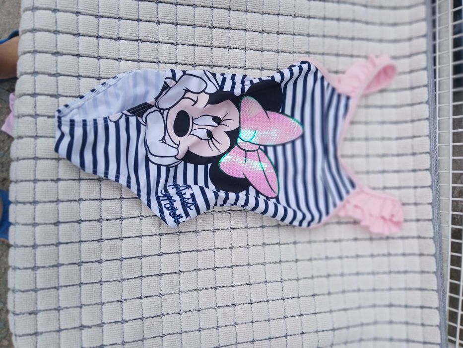 Дрехи за бебета мн са хубави