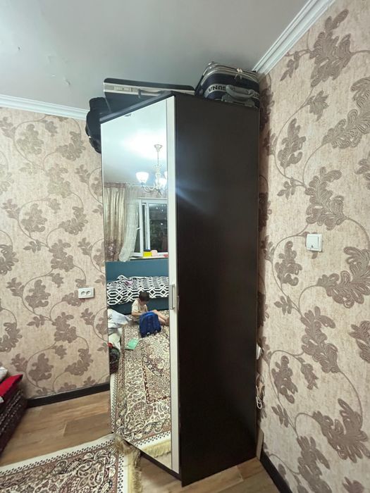 Угловой шкаф с зеркалом