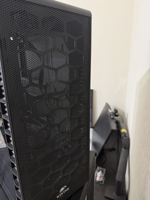 Продам корпус для системного блока + подарок