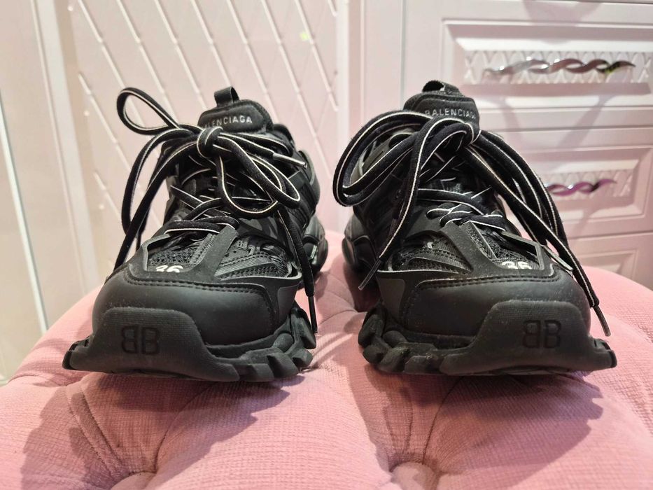 Продавам дамски обувки Balenciaga Trak