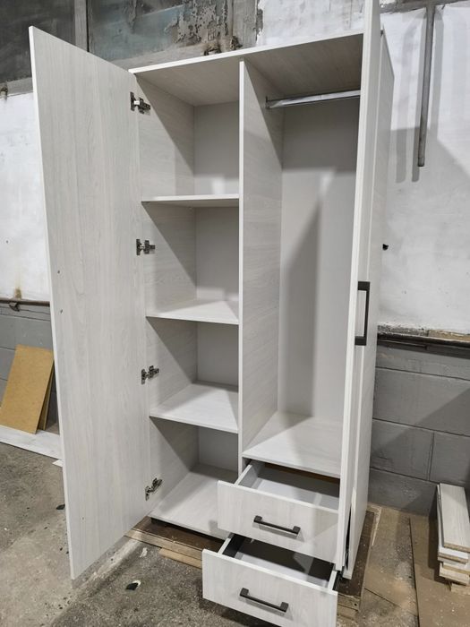 Шкаф с гарантии на 3 года.