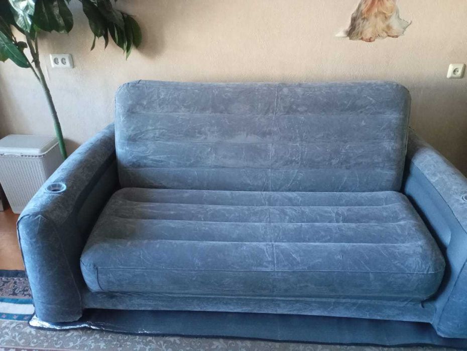 Надувной  диван.