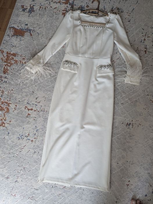 Платье вечернее белая очень красивая
