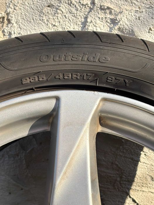 Оригинални алумин. джанти 17'' с летни гуми