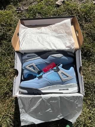 Nike Jordan 4 university blue