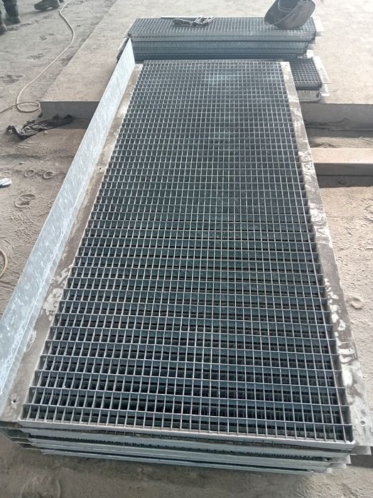 Trepte zincate 1x30 lățime  facem și pe comanda