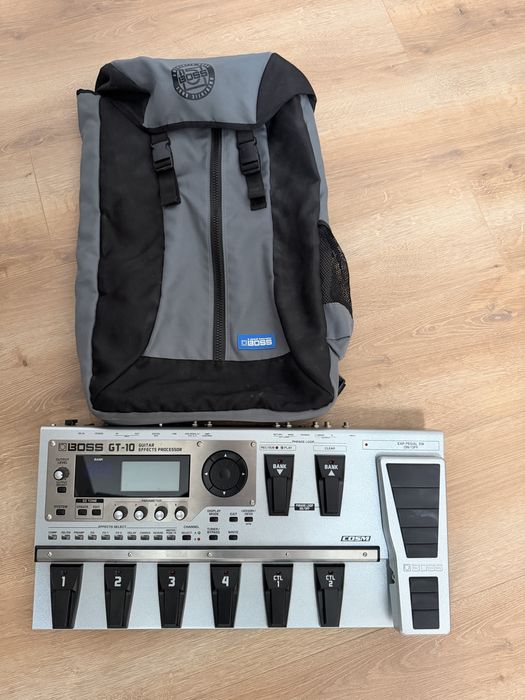 BOSS GT-10 cu husă originală BOSS
