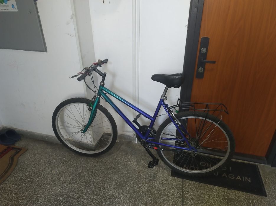 Vand bicicleta cu roti de 26
