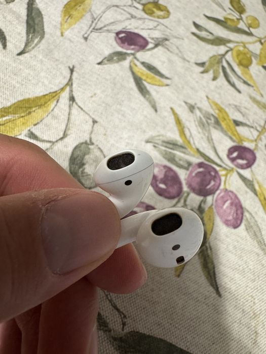 Продавам AirPods 2 (2020) година