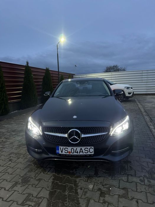 Mercedes-Benz C AirMatic/Distronic PLUS/HeadUp Display/4Butoane/Dotari TOP