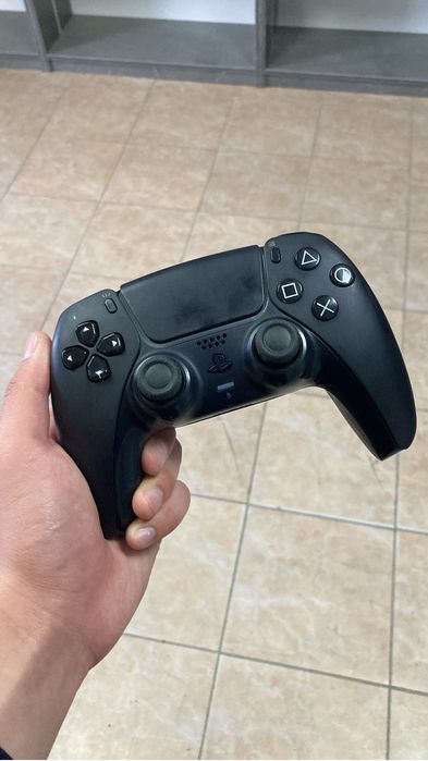 Джойстик на Пс 5