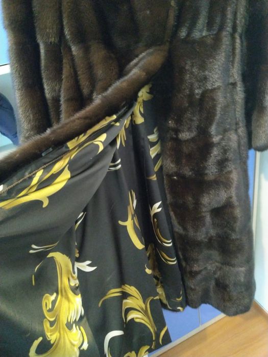 Продаю шубу норковую.