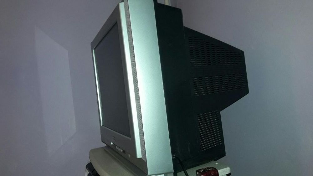 Телевизор JVC стального цвета