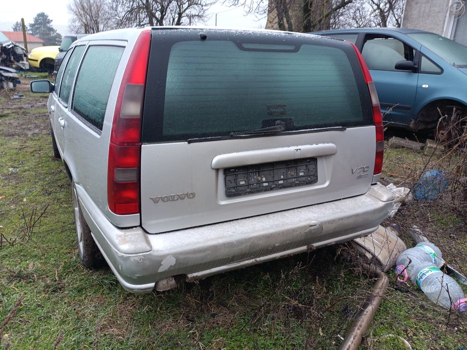 Продавам Volvo v70 2.5 дизел 103 kw на части