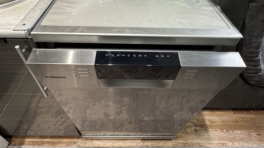 ОЧЕНЬ ДЕШЕВО!Продам  посудомоечную машину HANSA ZWM628E