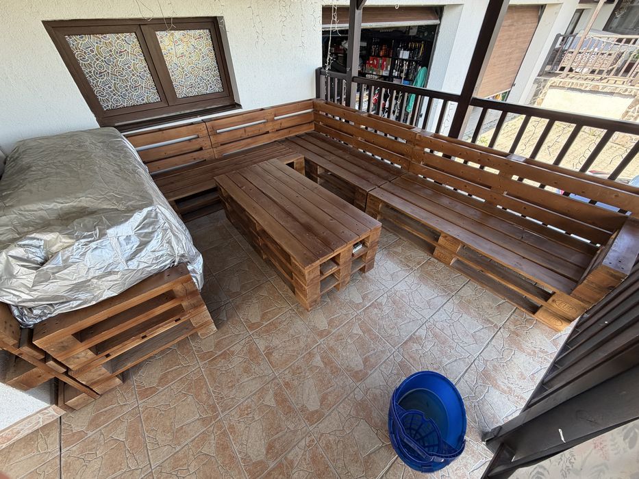 Vand mobila pentru terasa facuta din lemn cu tot cu bureti