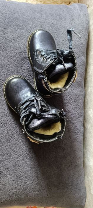 Продам детские демисезонные ботинки на девочку