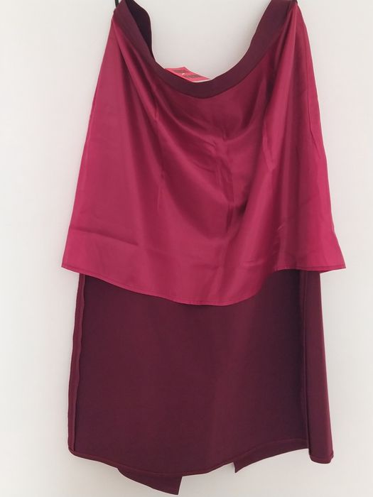 Nou! Fustă măsura 48!