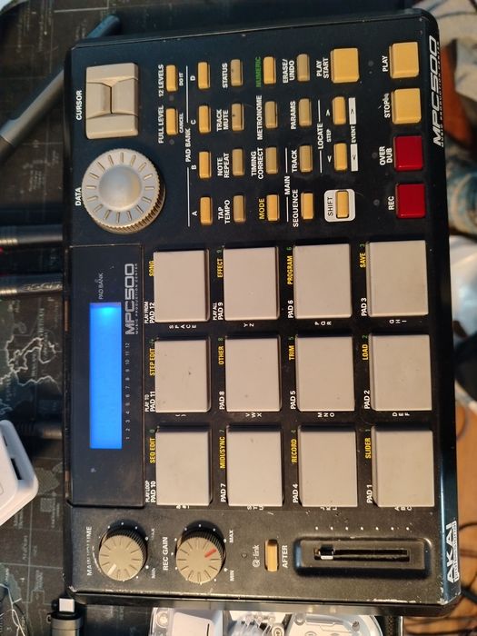 Семплер AKAI MPC 500