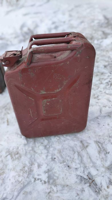 Канистры под топливо 20л