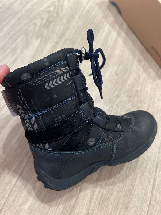 Продам детские ботинки 27 размера