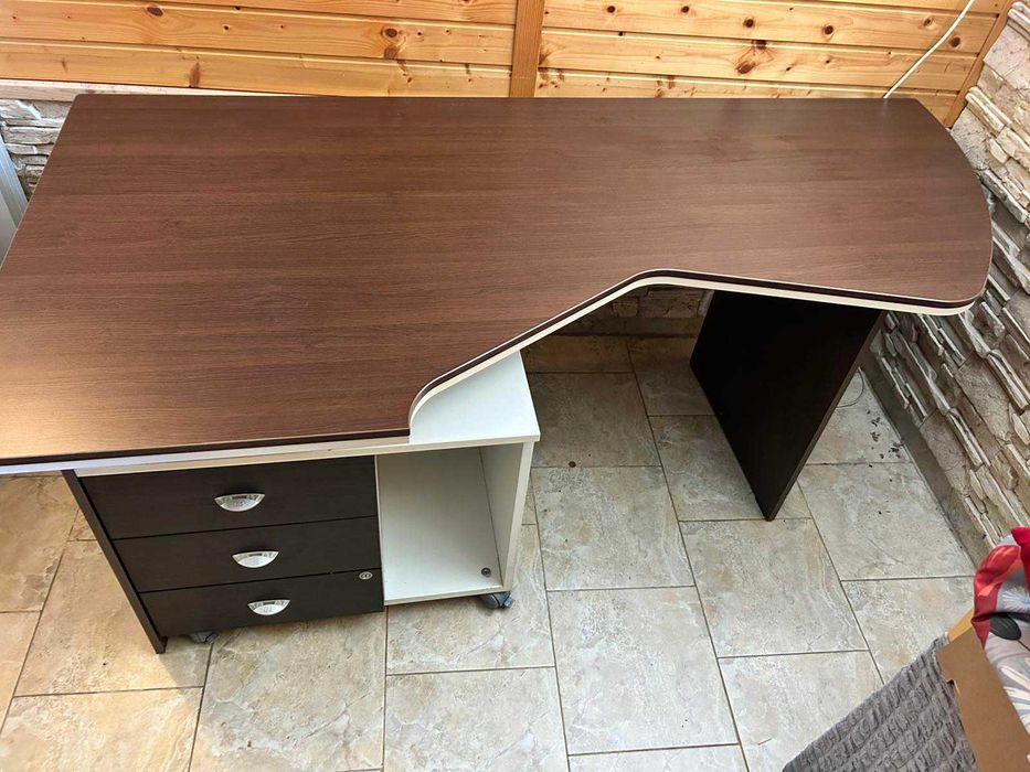 Офис бюро и шкаф / заедно или отделно/