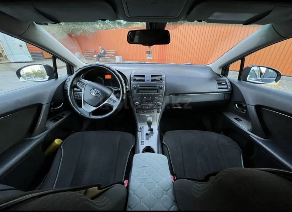 Продам toyota avensis