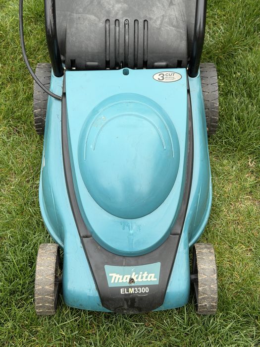 Masina de tuns iarba Makita electrica