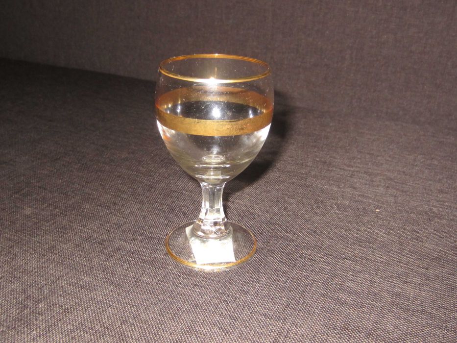 Стъклени сервиз и чаши със златен кант