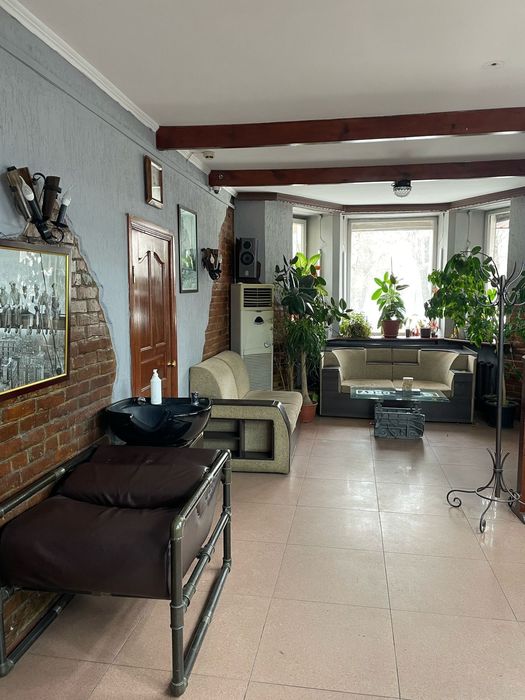 Продам  парикмахерское оборудование