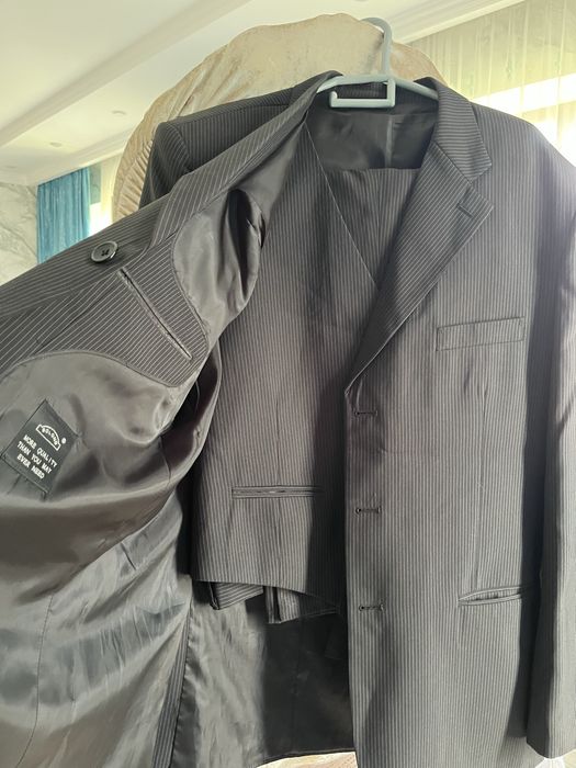 Продам костюмы совершенно новые