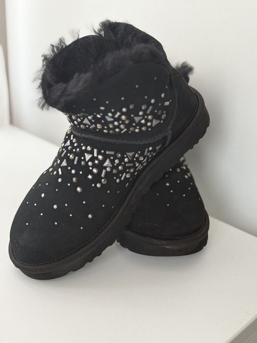 Ugg moderne si comode, originale